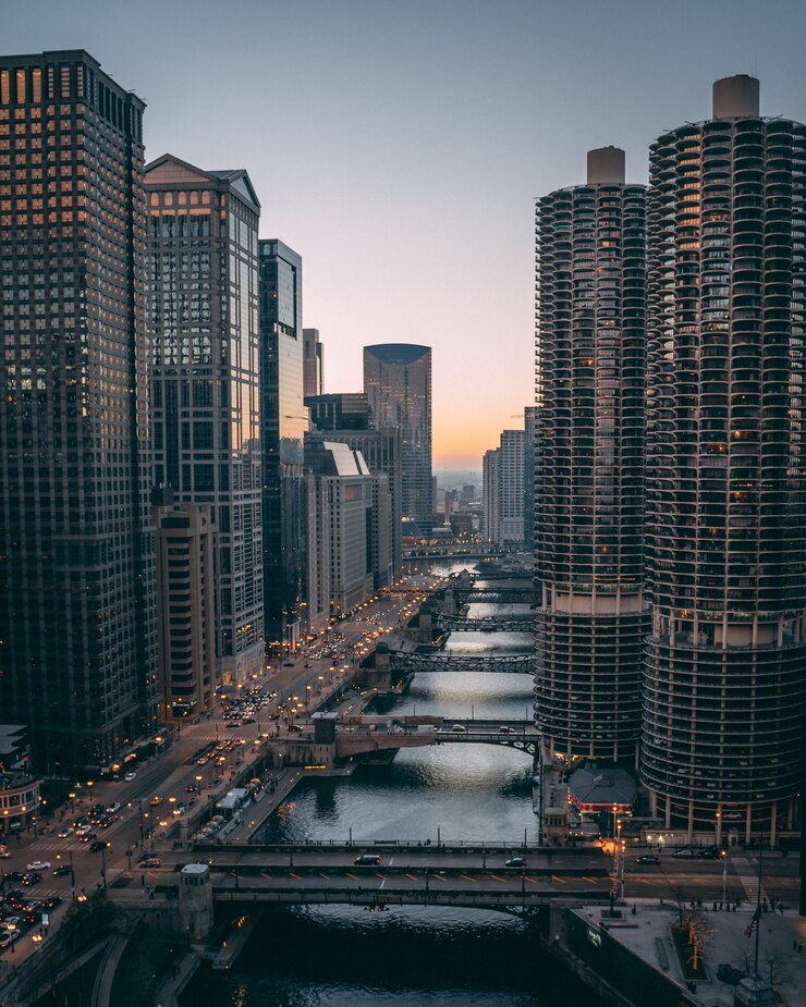 view-down-chicago-river-from-sunset_181624-45155.jpg